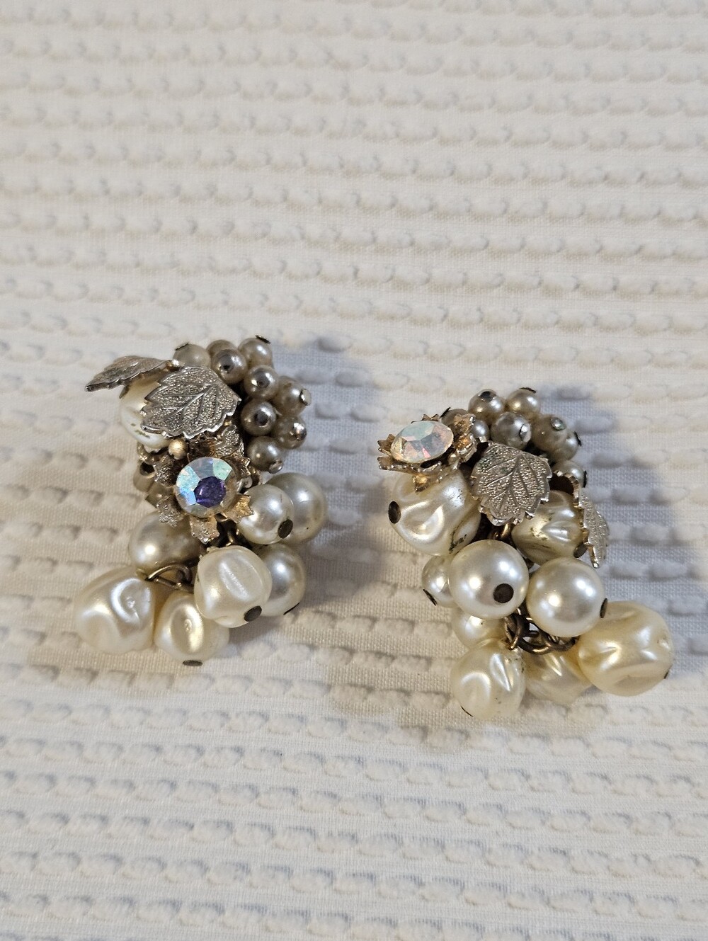 Vintage Textured Gold Tone Leaf Faux Pearl Grape Cluster Clip-on Earrings 1950s
